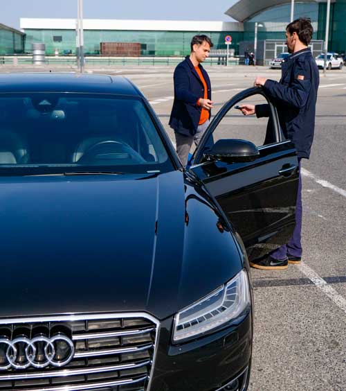 Alquiler coche aeropuerto Barcelona Caraveando Rental Service