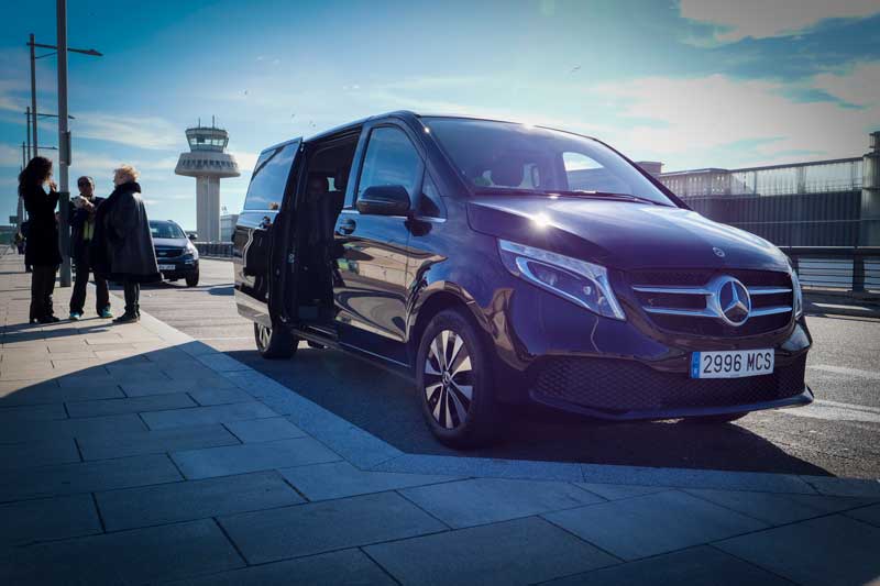 Our 9-seater van hire service in Barcelona provides for the delivery of the vehicle directly at the airport exit